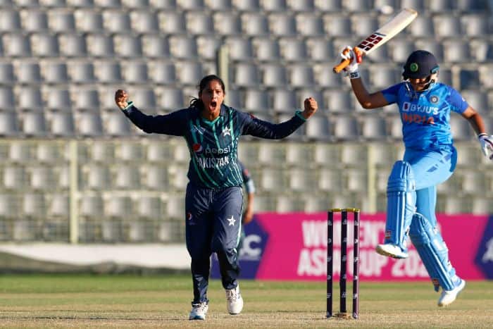 'Equally Unpredictable Like Men's Team'- Fans Collide On Twitter After Pakistan Beat India